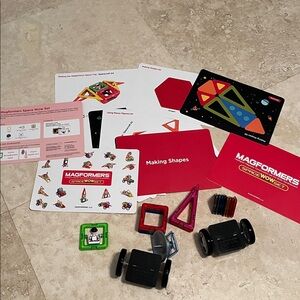 Magformers Space Wow Vehicles with Astronaut - 22 pieces with all instructions